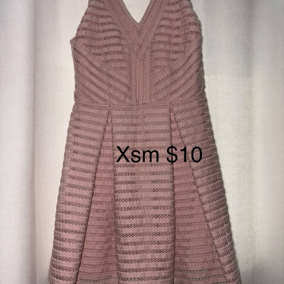 Elegant White Lace Dress - Picture 8 of 9